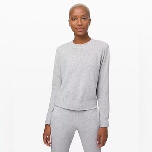 Lululemon Every Moment Crew Size 6